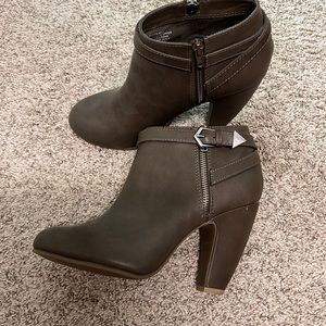 Steve Madden bootie